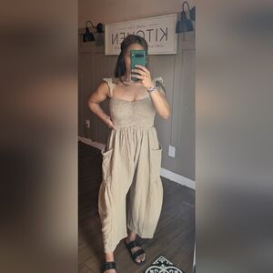 Vici Smocked Ruffled Barrel Leg Cropped Jumpsuit Size Small Aakaa Brand